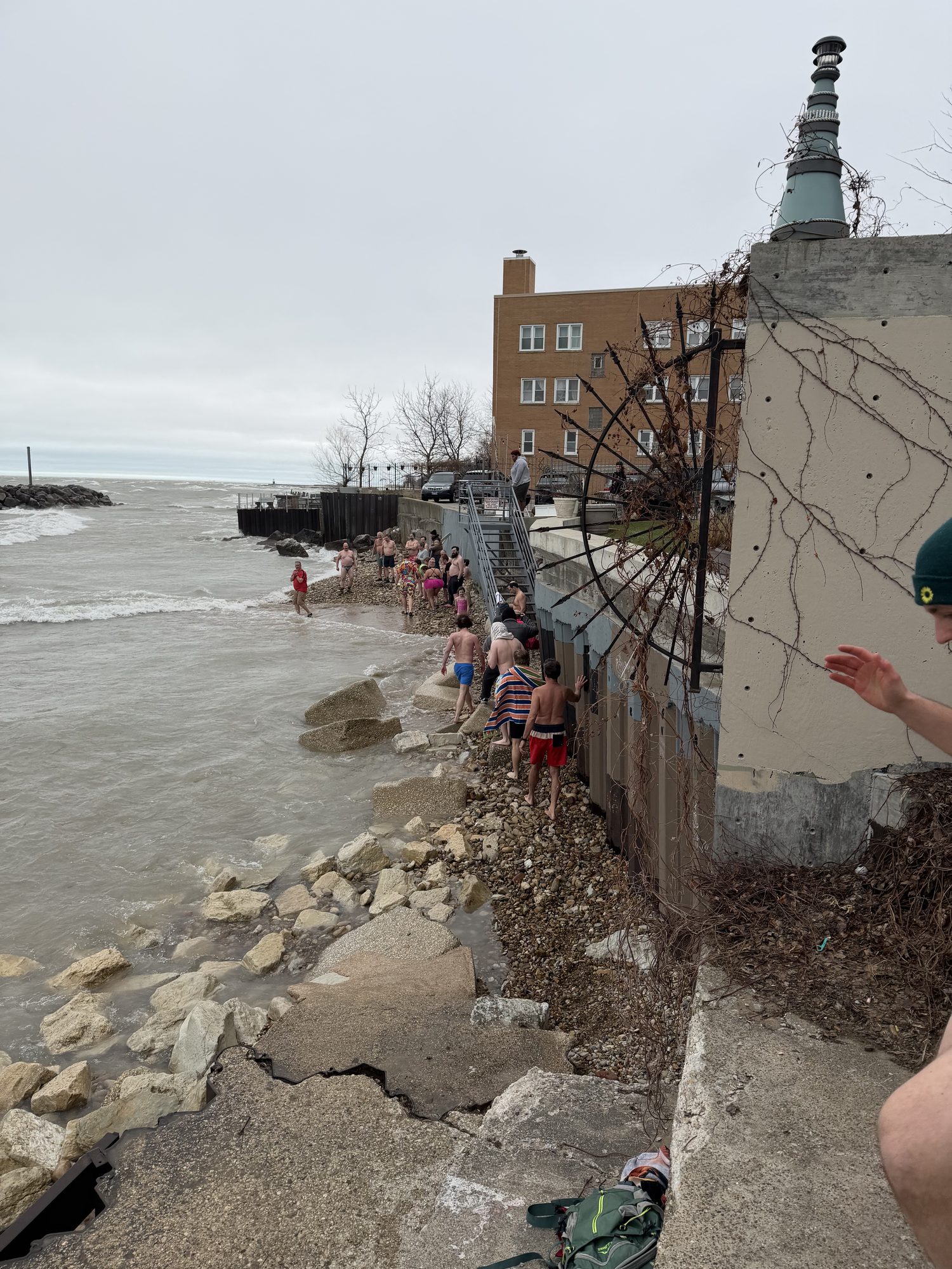 Crowd heading into Lake Michigan at Fargo Beach