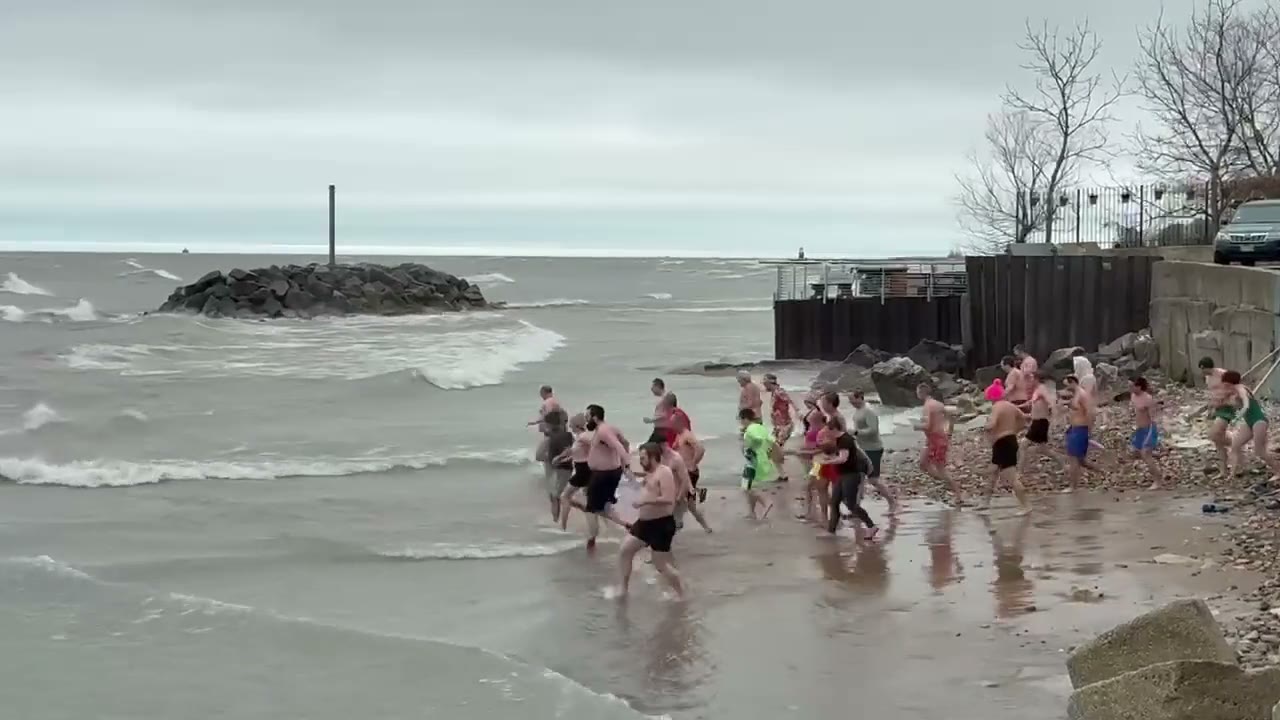 Video: The plunge into Lake Michigan